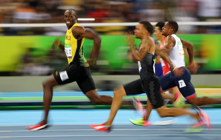 Le Jamaïcain Usain Bolt lors de la demi-finale du 100 m aux Jeux olympiques de Rio de Janeiro (Brésil), le 14 août 2016. (KAI PFAFFENBACH / REUTERS)