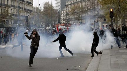 &nbsp; (Scènes de violence dimanche place de la République à Paris © Laurent Cipriani/AP/SIPA)