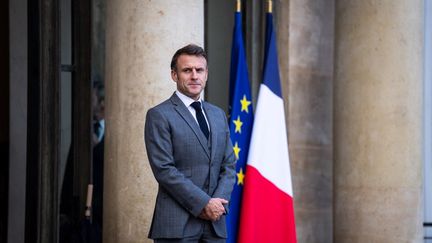 The President of the Republic Emmanuel Macron on the steps of the Elysée, in Paris, November 18, 2023. (XOSE BOUZAS / HANS LUCAS / AFP)