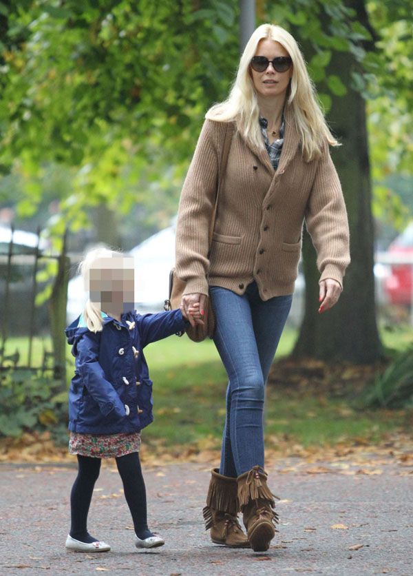 Claudia Schiffer et sa fille Cosima Violet &agrave; Londres (Royaume-Uni), le 3 octobre 2013. (WENN / SIPA )