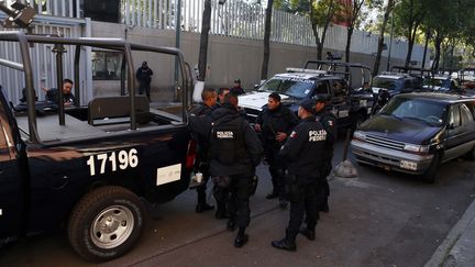 &nbsp; (Les officiers de la police fédérale du Mexique, tout comme l'armée de terre et la marine, sont en état d'alerte après le vol d'une substance radioactive dangereuse. © Tomas Bravo Reuters)