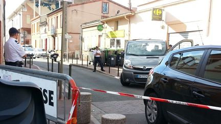 &nbsp; (La supérette de la rue de Varsovie à Toulouse théâtre d'un braquage mortel ce vendredi matin © Radio France/ Stéphane Iglésis)