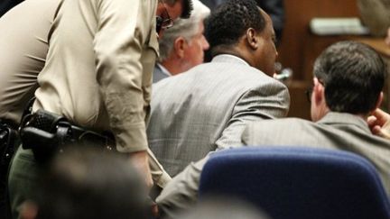 Conrad Murray a imméditement été emmené en prison à l'issue du procès. (AL SEIB / LOS ANGELES TIMES / AFP)