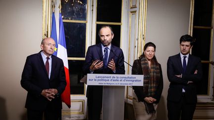 Edouard Philippe a annoncé jeudi soir le lancement en janvier d'une "consultation" autour du futur projet de loi sur l'immigration, à l'issue d'une réunion avec une trentaine d'association d'aide aux migrants. (MAXPPP)