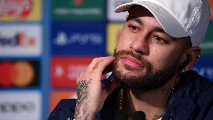 Neymar en conférence de presse à la veille du match entre le Paris Saint-Germain et le Bayern Munich en huitième de finale aller de la Ligue des champions, le 13 février 2023. (FRANCK FIFE / AFP)