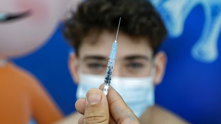 Covid-19 : vacciner les mineurs, la clé de l'immunité collective ?