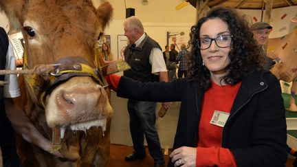 La dessinatrice Corinne Rey, dite Coco, a reçu le prix de l'Humour vache au salon de Saint-Just-le-Martel, le 3 octobre 2015
 (Pascal Lachenaud / AFP)