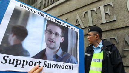 Lors d'une manifestation de soutien &agrave; Edward Snowden, le 15 juin 2013, devant le consulat am&eacute;ricain &agrave; Hong Kong. (EYEPRESS NEWS / AFP)