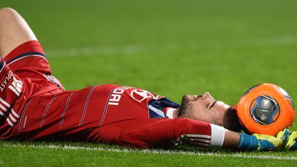 Anthony Lopes a fait ce qu'il a pu contre Saint-Étienne, en vain (PHILIPPE DESMAZES / AFP)