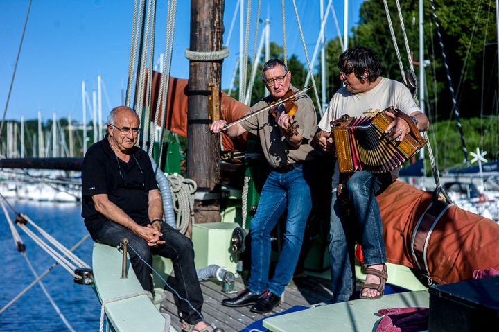 Fortune de mer est un groupe de chants de marins créé en 2004 (MATTHIEU MONDOLONI / FRANCE INFO / RADIO FRANCE)