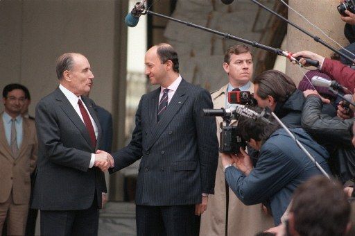 François Mitterrand (g) et Laurent Fabius (d) à l'Elysée, le 20 mars 1986. (AFP)