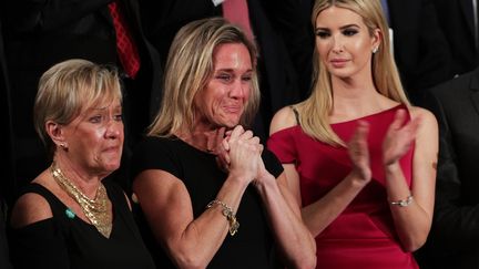 Moment d'émotion pendant le discours de Trump devant le Congrès