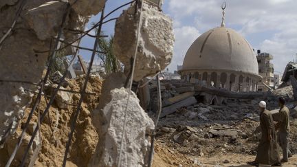 A Khuza'a, un village situ&eacute; dans le sud de la bande de Gaza, les soldats isra&eacute;liens ont d&eacute;truit la mosqu&eacute;e, ici photographi&eacute;e le 3 ao&ucirc;t 2014. Seul son d&ocirc;me est rest&eacute; debout.&nbsp; (HEIDI LEVINE / SIPA)