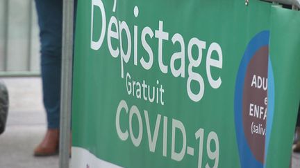 Covid-19 : réalise-t-on trop de tests en France ?