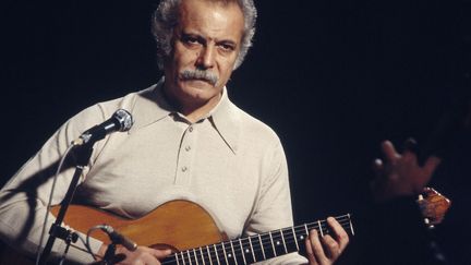 Georges Brassens dans une émission de variétés&nbsp;en 1978. (CLAUDE JAMES / INA)