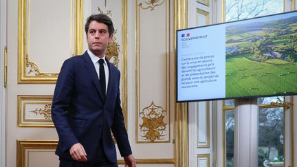 Le Premier ministre Gabriel Attal lors d'une conférence de presse à Matignon, à Paris, le 21 février 2024. (ALAIN JOCARD / AFP)