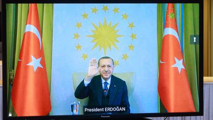 Le président turc Recep Tayyip Erdogan a affronté verbalement le président français Emmanuel Macron, en septembre 2020, allant jusqu'à s'interroger sur la "santé mentale" de son homologue. Ils se sont reparlés pour la première fois au début du mois de mars 2021.
 (STEPHANIE LECOCQ / POOL / EPA POOL)