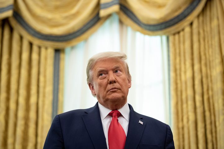 Le président américain, Donald Trump, dans le Bureau ovale de la Maison Blanche (Washington), le 3 décembre 2020. (BRENDAN SMIALOWSKI / AFP)