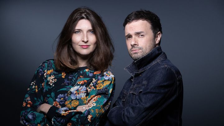 Diane Le Feyer et Antoine Dole, les auteurs de "Mortelle Adèle" et parrains de "Partir en livre 2023". (JOEL SAGET / AFP)