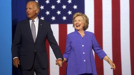 L'ex-candidate à la présidence américaine Hillary Clinton&nbsp;lors d'un rassemblement avec le vice-président américain Joe Biden&nbsp;à Scranton, en Pennsylvanie, le 15 août 2016.&nbsp; (MARK MAKELA / GETTY IMAGES NORTH AMERICA / AFP)