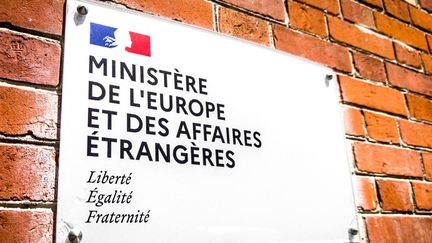 Le logo du ministère des Affaires étrangères, le 31 mai 2023 à Paris. (STEPHANE MOUCHMOUCHE / AFP)