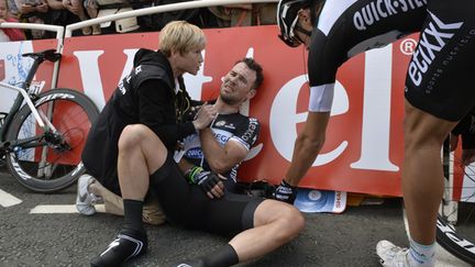 Mark Cavendish touché à l'épaule droite après sa chute à Harrogate (JEFF PACHOUD / AFP)