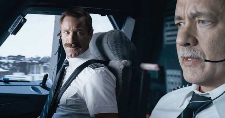 Aaron Eckhart et Tom Hanks dans "Sully" de Clint Eastwood
 (Warner bros. France)