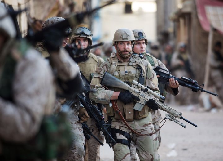 Bradley Cooper dans "American Sniper" de Clint Eastwood
 (Warner Bros)