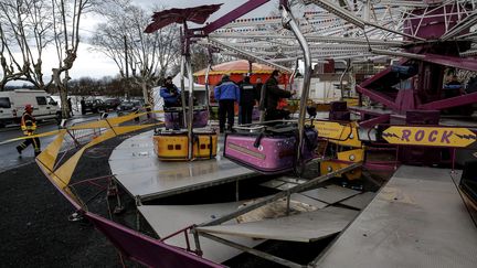 Le manège accidenté à Neuville-sur-Saône (Rhône), le 31 mars 2018. (MAXPPP)