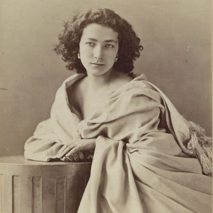 Félix Tournachon dit Nadar, "Sarah Bernhardt drapée de blanc", Vers 1859, épreuve sur papier albuminé, BnF, département des Estampes et de la photographie, Paris © BnF (© BnF, Petit Palais)