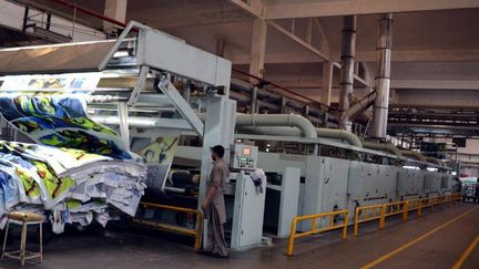 Usine textile au Pakistan... (KHALIL UR-REHMAN / AFP)