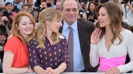 Autour de Tommy Lee Jones, l'Australienne Miranda Otto, la Danoise Sonja Richter et l'Américaine Hilary Swank.
 (ALBERTO PIZZOLI / AFP)