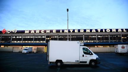 Un bâtiment du marché international de Rungis va être provisoirement transformé en morgue.&nbsp; (VINCENT ISORE / MAXPPP)