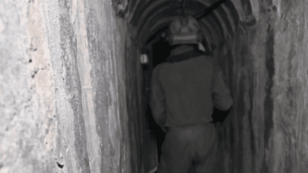 Guerre entre le Hamas et Israël : immersion dans un tunnel de Gaza utilisé, selon Tsahal, par l'organisation terroriste (franceinfo)