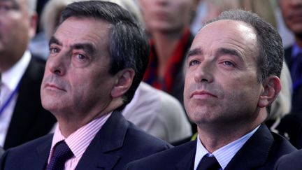 Fran&ccedil;ois Fillon et Jean-Fran&ccedil;ois Cop&eacute;, lors des journ&eacute;es parlementaires de l'UMP, le 27 septembre 2012 &agrave; Marcq-en-Bar&oelig;ul (Nord). (ALAIN ROBERT / SIPA)