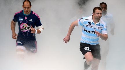 Les joueurs du Stade fran&ccedil;ais et du Racing M&eacute;tro sortent du tunnel du Stade de France, le 5 mai 2012.&nbsp; (FRANCK FIFE / AFP)