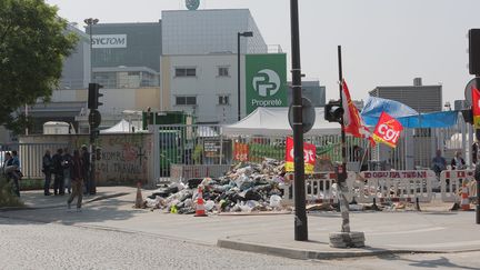 Devant l'usine de traitement des déchets et ordures ménagères d'Ivry-sur-Seine/Paris 13 (Val-de-Marne), le 9 juin 2016.&nbsp; (MAXPPP)