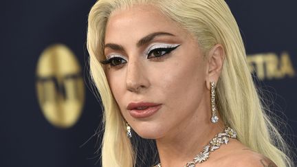 L'actrice et chanteuse américaine Lady Gaga arrive pour la 28e cérémonie annuelle des Screen Actors Guild (SAG) Awards au Barker Hangar à Santa Monica, en Californie, le 27 février 2022.&nbsp; (PATRICK T. FALLON / AFP)