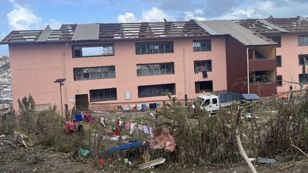 La rentrée des professeurs et personnels avait jusqu'à présent été retardée d'un jour à mardi en prévision du passage de la tempête Dikeledi, et au 20 pour les élèves.