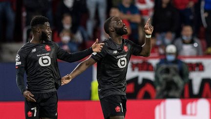 Le joueur de Lille Jonathan Ikoné après son but inscrit contre le FC Séville, mardi 2 novembre 2021 au stade&nbsp;Ramon Sanchez-Pizjuan. (JORGE GUERRERO / AFP)