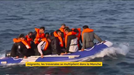 Migrants : les traversées de la Manche explosent, la tension monte