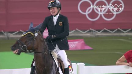 Largement en tête du pentathlon moderne, l'Allemande Annika Schleu est éliminée après une épreuve du saut d'obstacles cauchemardesque et un refus de sauter de Saint Boy qui met un terme à ses rêves de titre olympique à 31 ans.