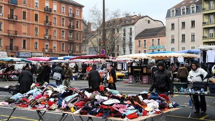 Le marché Saint-Bruno à Grenoble, le 8 mars 2010. (JEAN-PIERRE CLATOT / AFP)