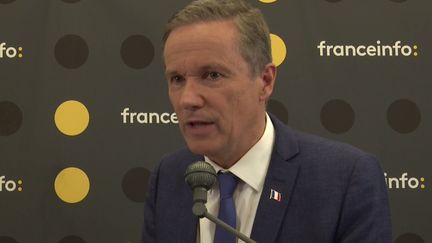 Nicolas Dupont-Aignan, candidat Debout la France aux élections européennes, lors de la matinée de débats organisée par franceinfo à la Maison de la Radio, jeudi 23 mai. (FRANCEINFO / RADIO FRANCE)