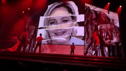 Le visage de Marine Le Pen projet&eacute; lors d'un concert de Madonna &agrave; Tel-Aviv (Isra&euml;l), le 31 mai 2012. (FTVI)