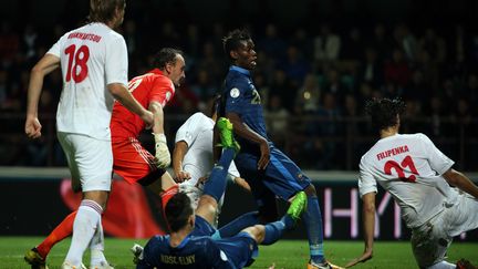 En 2013, Paul Pogba ouvrait son compteur de but avec les Bleus face à la Biélorussie. Comme la sélection, lui aussi a changé de statut.  (FRANCK FIFE / AFP)