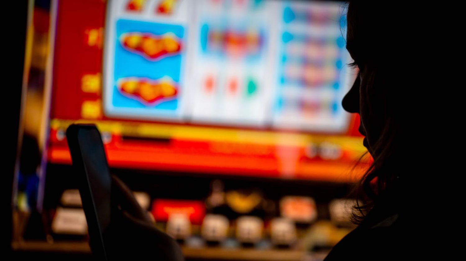 Budget 2025 : pourquoi la légalisation des casinos en ligne, souhaitée par le gouvernement, fait débat