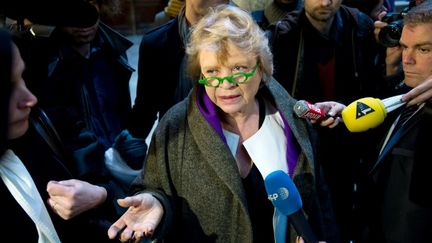 Eva Joly, la candidate &eacute;cologiste &agrave; la pr&eacute;sidentielle, &agrave; son arriv&eacute;e au palais de justice de Paris le 16 avril 2012. (BERTRAND LANGLOIS / AFP)