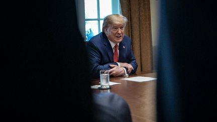 Le président Donald Trump, dans son bureau à la Maison Blanche, le 29 mars 2020. (POOL / GETTY IMAGES NORTH AMERICA)