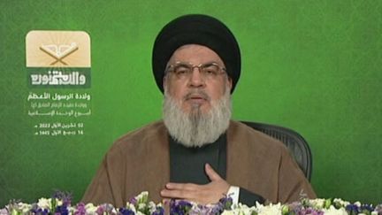 Le chef du mouvement chiite libanais Hezbollah, Hassan Nasrallah, prononce un discours télévisé, le 2 octobre 2023. (AL-MANAR / AFP)